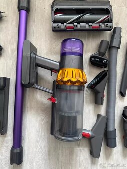 Prodám Dyson V15 v top stavu - 2