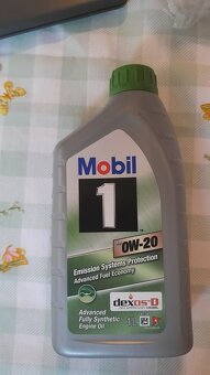 Motorový olej značky Mobil 1 0W-20 - 2