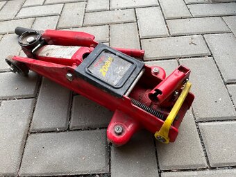 Hydraulický pojízdný zvedák - 2