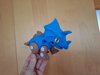 Dinosaurus se šroubkovákem - 2
