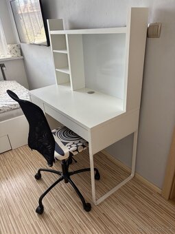 Stolek a židle - 2