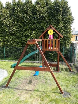 Dětské hřiště se skluzavkou a houpačkami - 2