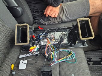 Radio s Car play včetně rámečku a výdechů T6 - 2