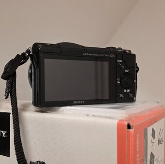 Sony Alpha A5100 + 16–50 mm OSS - 2