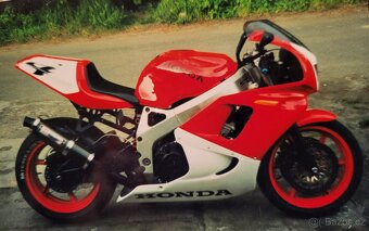 Honda CBR 900RR - 2