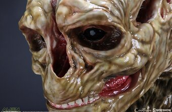 Alien head sideshow - 2