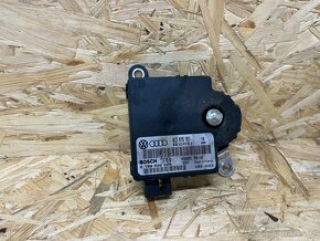 ŘÍDICÍ JEDNOTKA KONTROLY BATERIE AUDI Q7 4L0915181 - 2