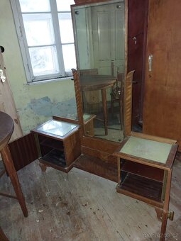 Toaletní skříňka / toaletka - 2