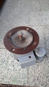 Přírubový motor - 2