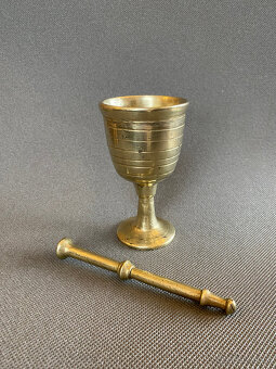 Mosazný lékárenský hmoždíř 13 cm s tloukem - 2