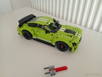 LEGO Technic 42138 Ford Mustang Shelby GT500 - 2