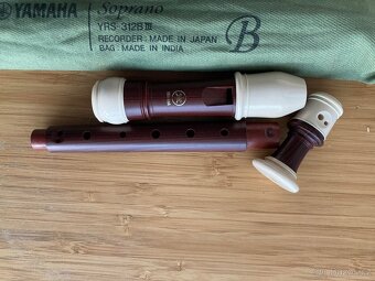 Sopránová zobcová flétna Yamaha YRS 302B III - 2