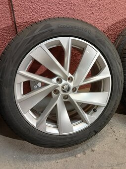 Prodám sadu alu disků Škoda Enyaq 20" Vega s novými pneu - 2