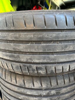 245/35 R20 - 2