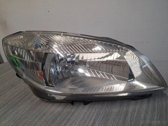 Škoda Fabia 2 přední světlomet pravý - 2