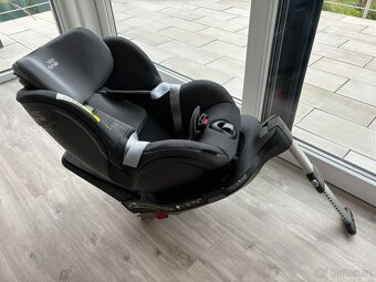 Prodaám Britax Römer Dualfix i-Size – otočná autosedačka - 2