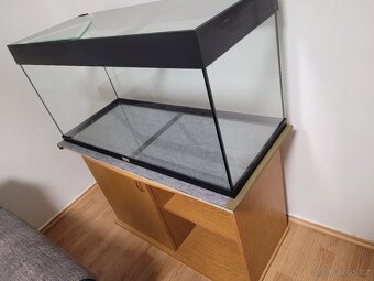 AKVARIUM  . - 2