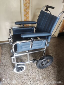 Kolečkové-skládací křeslo. - 2