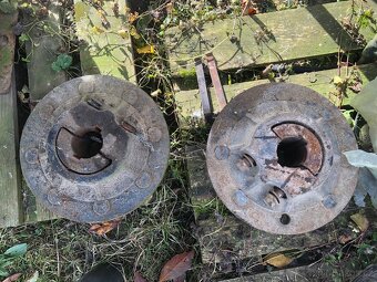 Náboje a kola Zetor 25 - 2