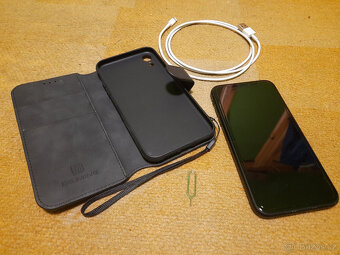 Černý iPhone XR (2018), včetně černého obalu, dobrý stav - 2