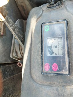 Pásový bagr jcb - 2