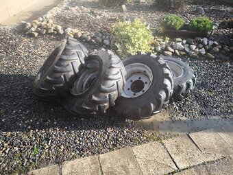 Kola na smykový nakladač - 2