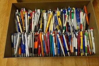 Velký konvolut cca 500 propisovaček – reklamní, firemní - 2