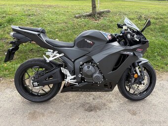 Honda CBR 600RR 2025 - možnost přidání okruhových doplňků - 2