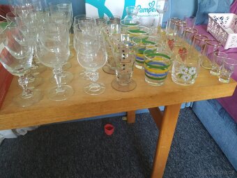 47 ks retro skleniček - 2