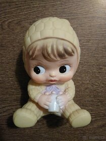Stará gumová pískací panenka - 2