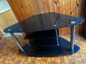 Černý skleněný stolek pod televizi - 2
