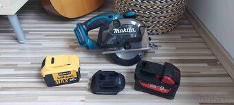 Redukce-Adaptér Aku Milwaukee/DeWALT,pro nářadí MAKITA 18V. - 2