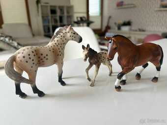 Koně Schleich a dva jiné - 2