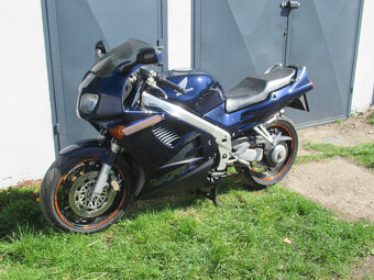 Honda VFR 750 RC36 II - 2