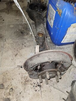 Prodám zadní nápravu na BMW 326. - 2