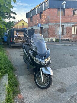 Piaggio X10 125 (ABS, ASR) - 2
