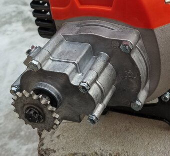 Odstředivá převodovka na 2 taktní motor křovinořezu - 2