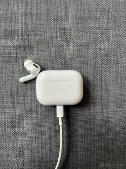 Nabíjecí case AirPods Pro 1. generace - 2