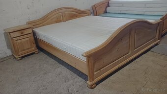 Selská postel 180 s nočním stolkem. - 2