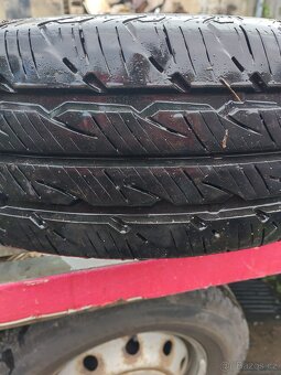 215/70 R 15c - 2