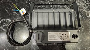 LED reflektor Leonie Vario Flex 40W. Přepínáni barvy světla - 2