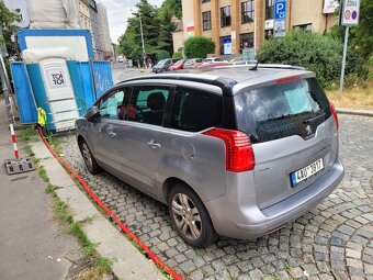Peugeot 5008 1,6 HDi, r.v. 2015, defekt motoru - 2