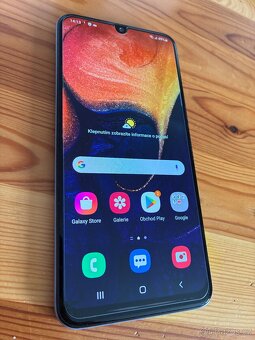 Samsung Galaxy A50 petleťově bílý - 2