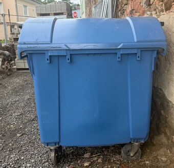 Prodávám plastové kontejnery 1100l Plast/papír/komunál - 2