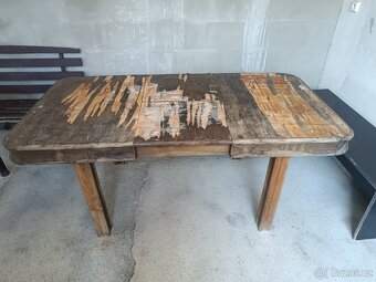 Dřevěný rozkládací stůl d.133 až 183, š.93 - 2