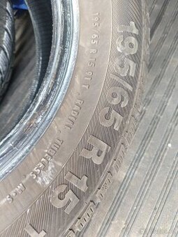 2 zimní pneu 195/65 R15 - 2
