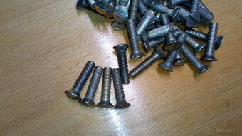Staré šrouby M6 - 2