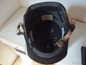 Prodám dámskou vodáckou přilbu Bern Lenox - 2