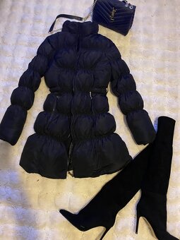 Guess perovy prosivany kabat cerny damsky 36 - 2