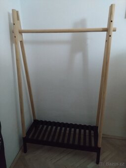 Dřevěný věšák Jisk - 2